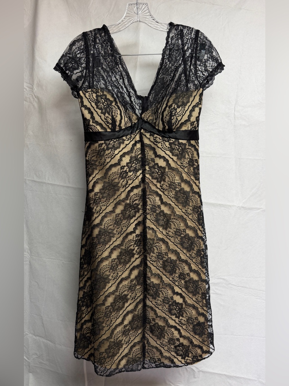 White House Black Market Floral Black and White stretchy popover Dress size 10